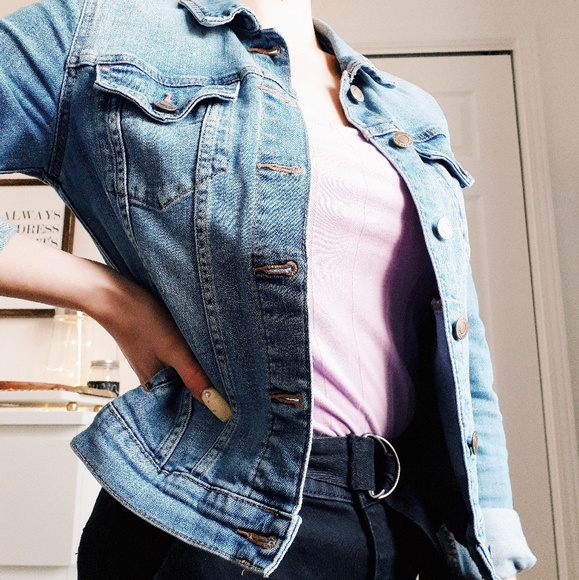 Cropped denim jacket, more on the fitted side - Picture 3 of 4